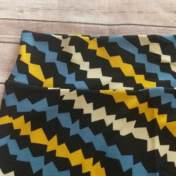 Lularoe Cassie Skirt Chevron Print - Picture 4 of 7